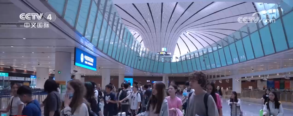 暑期出行&ldquo;热&rdquo;潮涌动 &ldquo;夏日经济&rdquo;活力持续释放